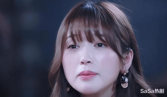 歌手金莎官宣男友，网友却吵翻了天！姐弟恋？这简直是母子恋啊！