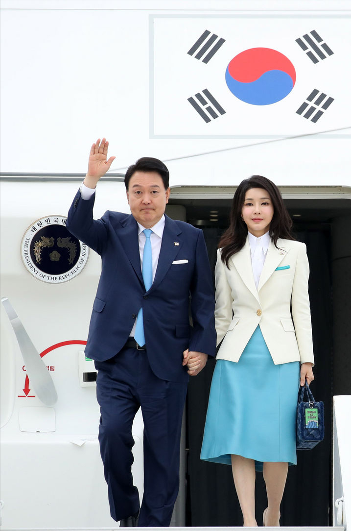 穿搭指南 韩国第一夫人在法国晚宴上穿韩服！晚宴造型太惊艳，把大家惊艳到