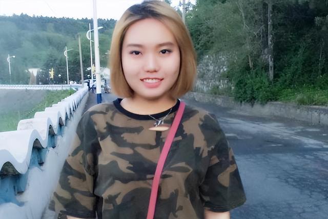 看了27岁“北大废物”李雪琴现状,我才明白为什么说她是天才!