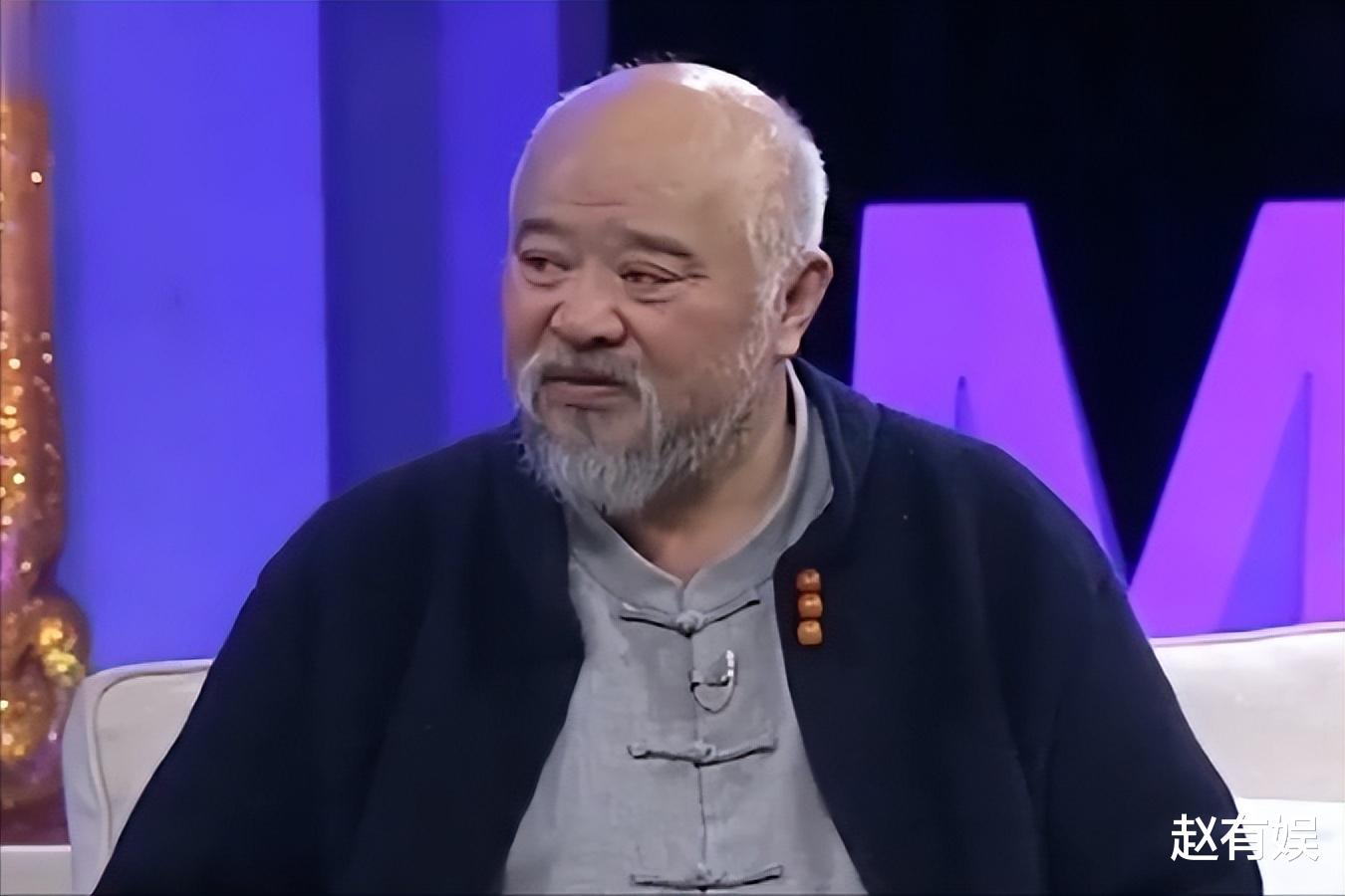 不顾医生劝阻，每天2包烟，顿顿8两白酒的演员李琦，如今变成这样