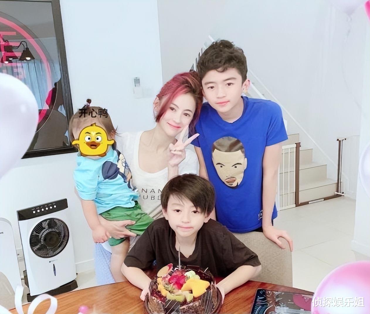 张馨予晒与张柏芝12年前合照,跨时空对比感叹没变化,犹如逆生长