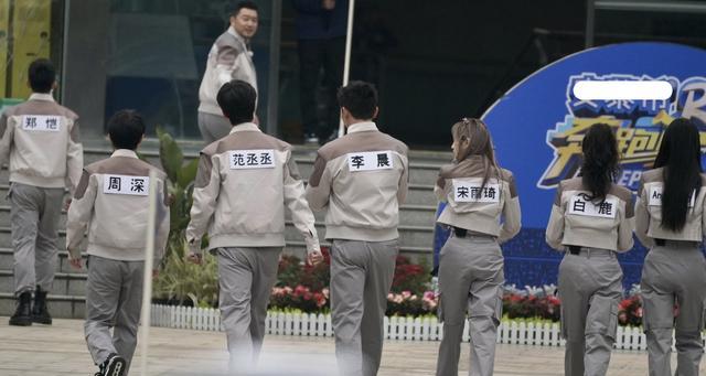 Angelababy|《奔跑吧》路透曝光,baby和男闺蜜张大大比心,不受前夫合照影响