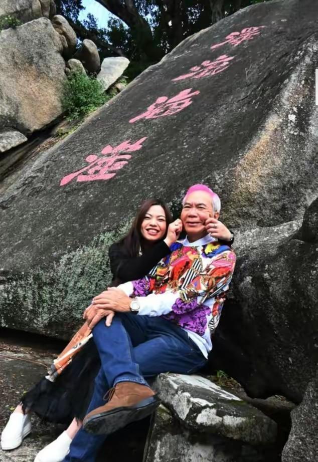 李龙基|差36岁爷孙恋!72岁知名歌手与小女友宣布将结婚,财产全留给女方