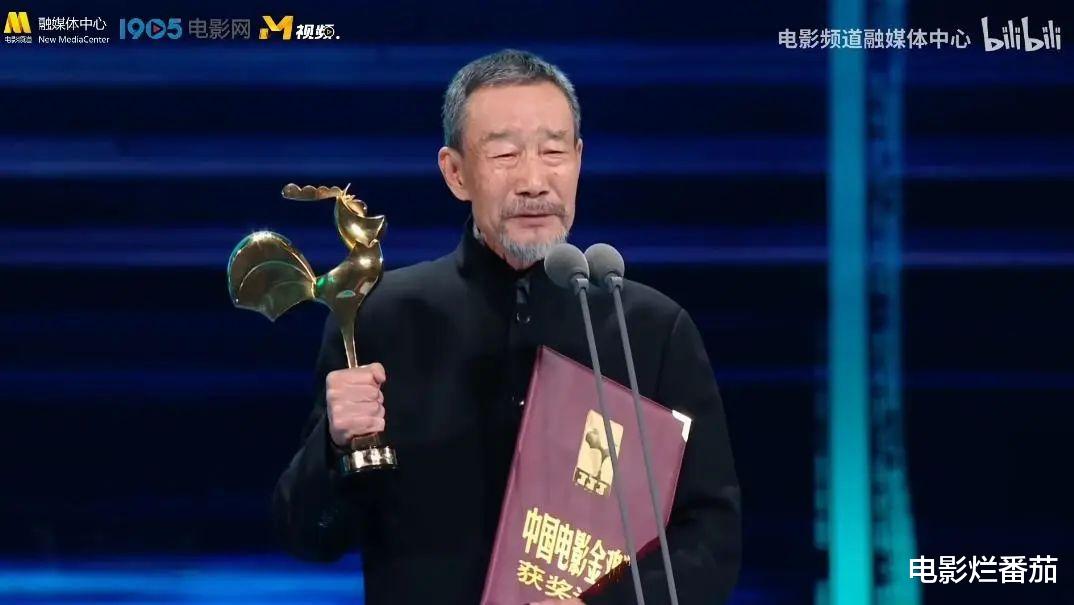 金鸡一刻：周冬雨邓超红眼眶，殷桃闫妮洒泪，李雪健获奖全体起立