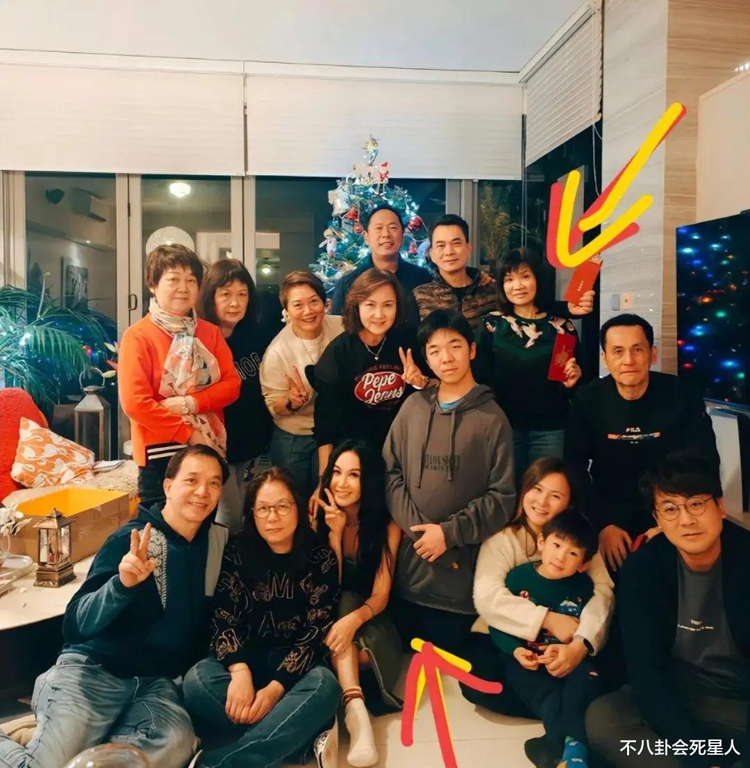 富豪明星奢侈过圣诞：去国外游玩，在豪宅聚会，包包6万外套2万