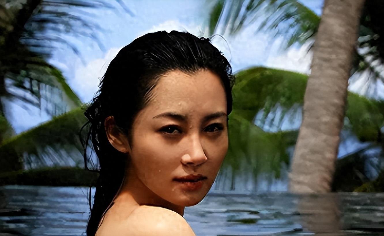 她一生中“风流成性、老少通吃”，撩汉无数，至今54岁却依旧是单身