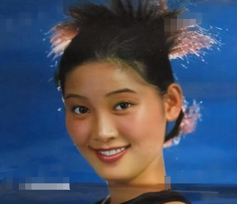 冯小刚又爆一大瓜,妻子徐帆收养的女儿,竟是他的“私生女”