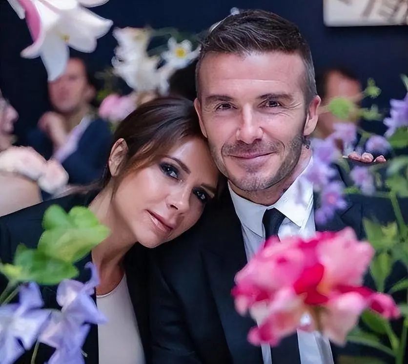 年度抓马！当年出轨连登10天头条没翻脸，现在因为装穷夫妻互撕…