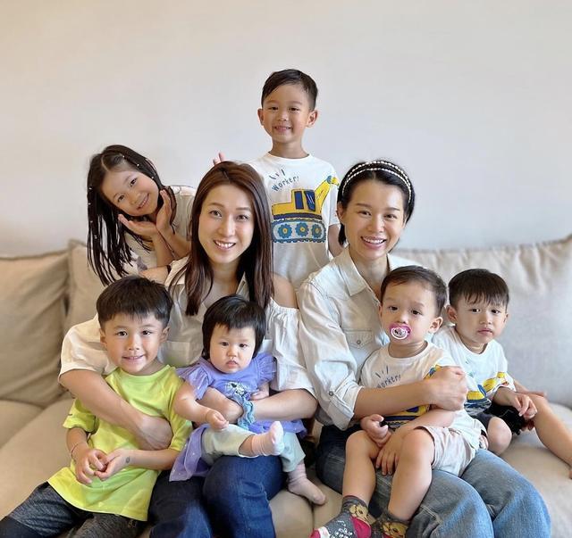 胡杏儿|胡杏儿晒母子合影，一手揽住3个儿子，素颜无滤镜毛孔黑头好清晰