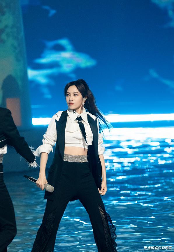 徐怀钰|浪姐4徐怀钰状态回勇了，排名却倒第一了，努力唱跳还有用吗？