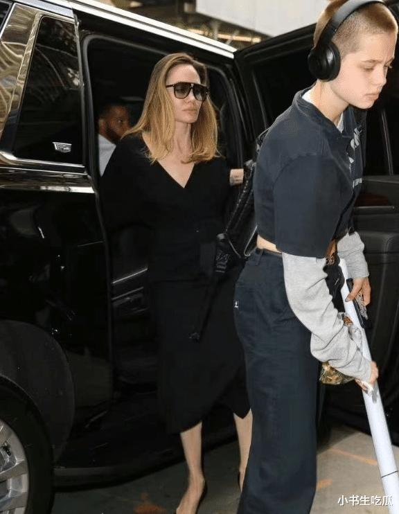 阿汤哥的女儿:17岁身高1米7,幼时比希洛可爱,长大了没她漂亮