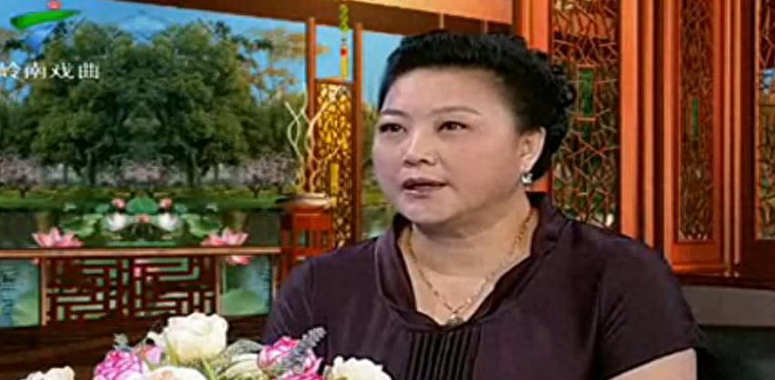 63岁的“八姑”黄伟香,戏里是阿香的养母,戏外家庭状况不为人知