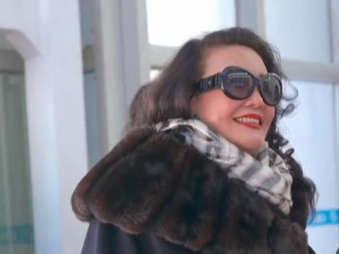 张兰|张兰首秀350万人围观,直播不让屏蔽小黑粉,网友反驳:又撒谎!