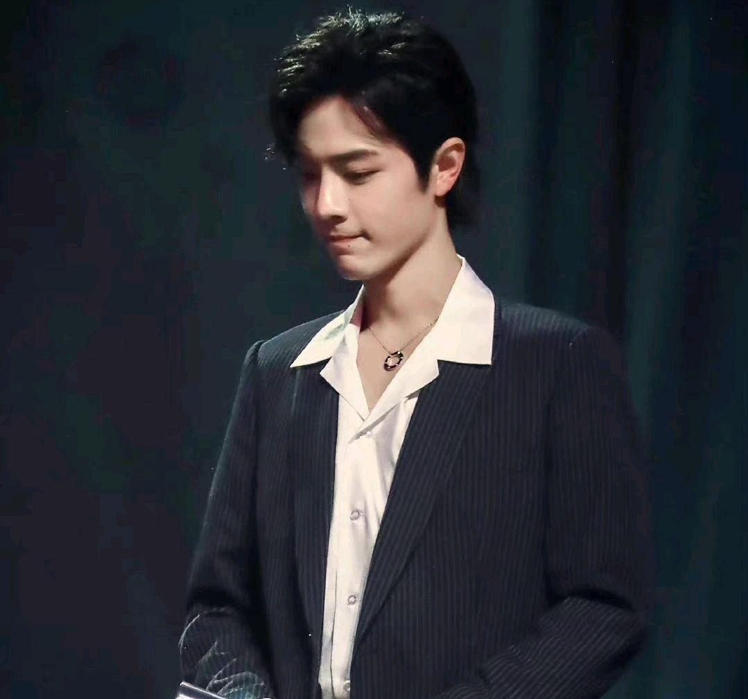 肖战|肖战《除夕》卡点上线雪景大片！还斩获“新身份”，肖战无可挑剔