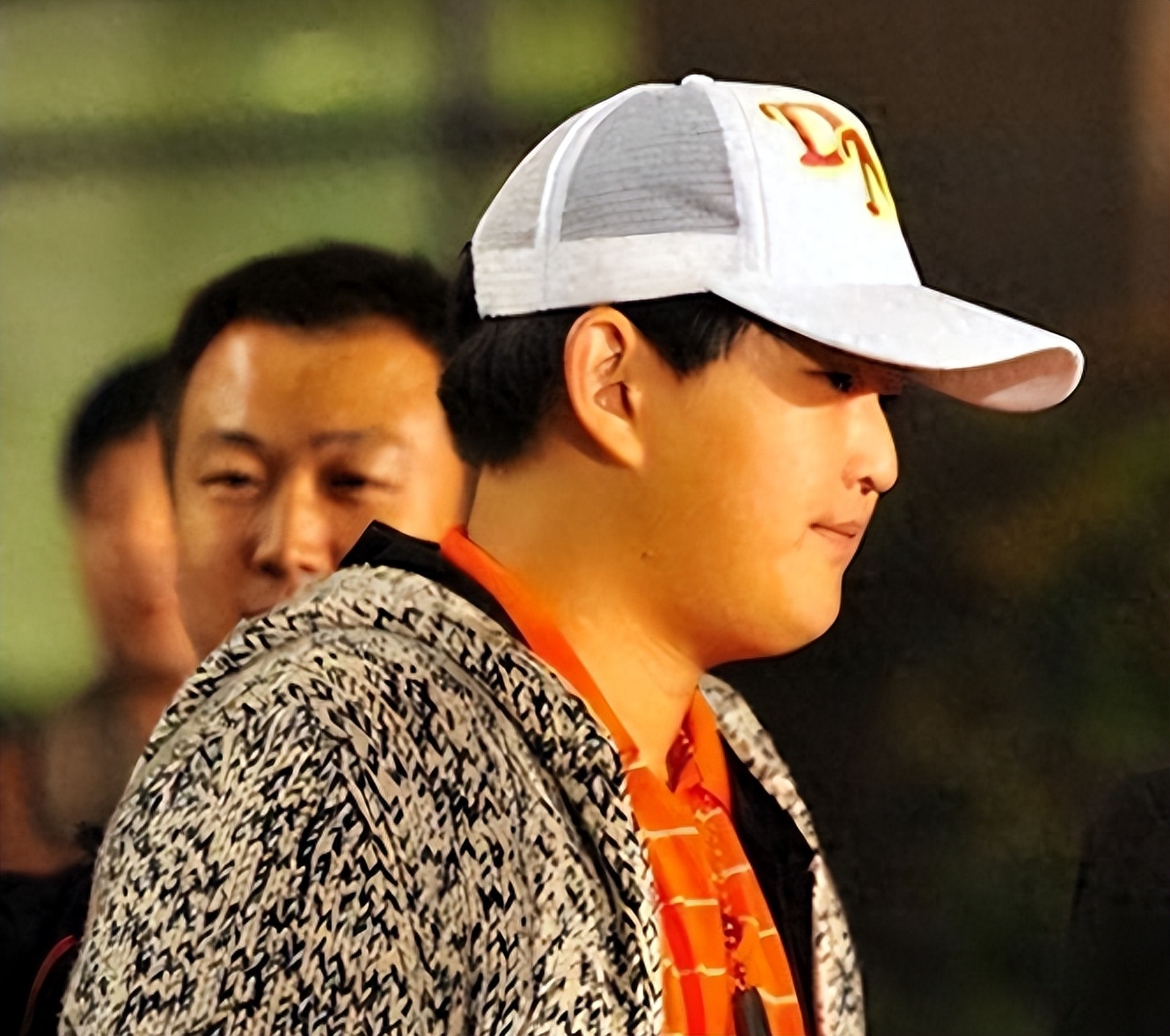 66岁的赵本山老脸都丢光了，儿子不仅炫富还骂网友：你算哪根葱！