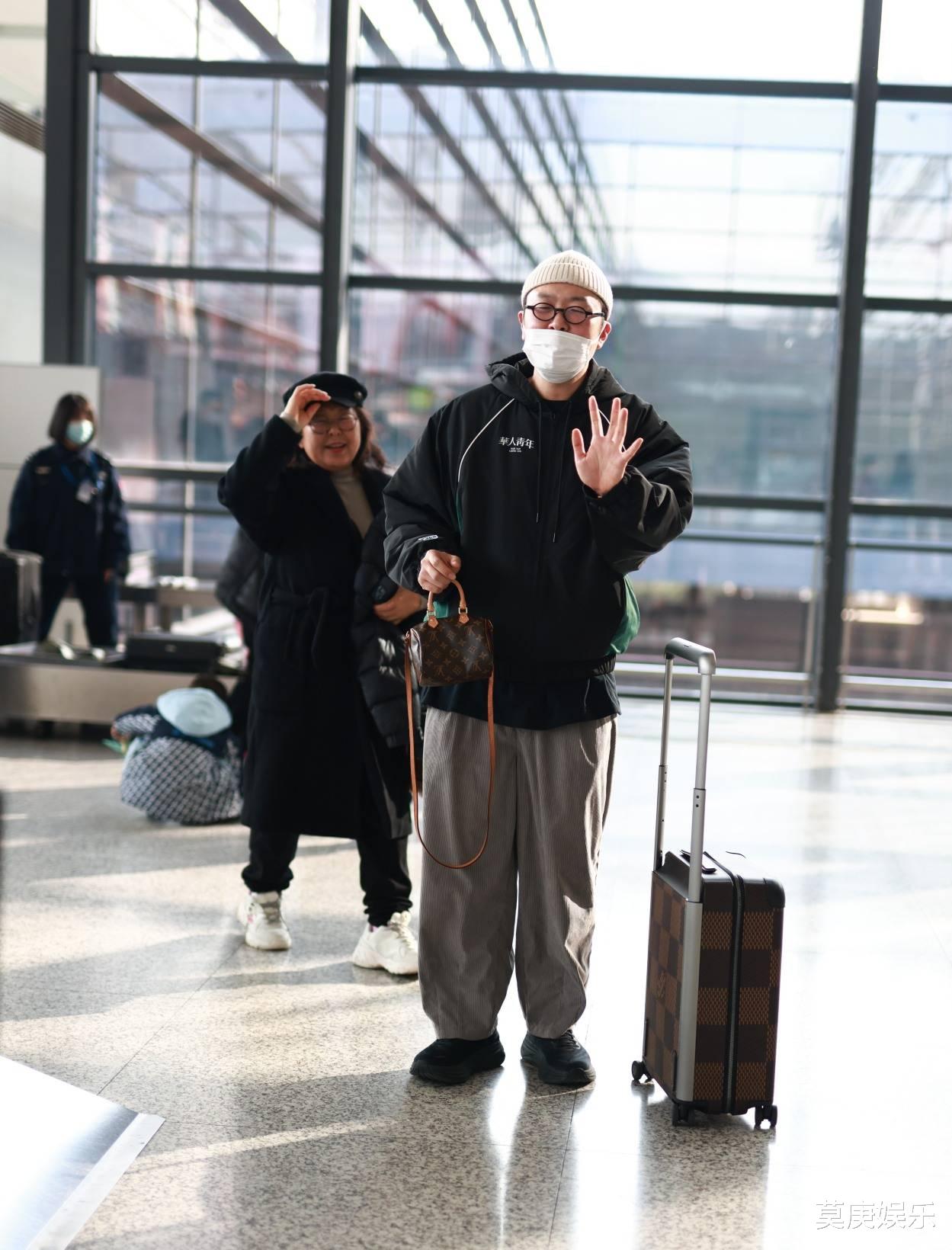 杜海涛减肥失败又变胖，身材圆润胡乱穿衣，上长下短身材比例失调