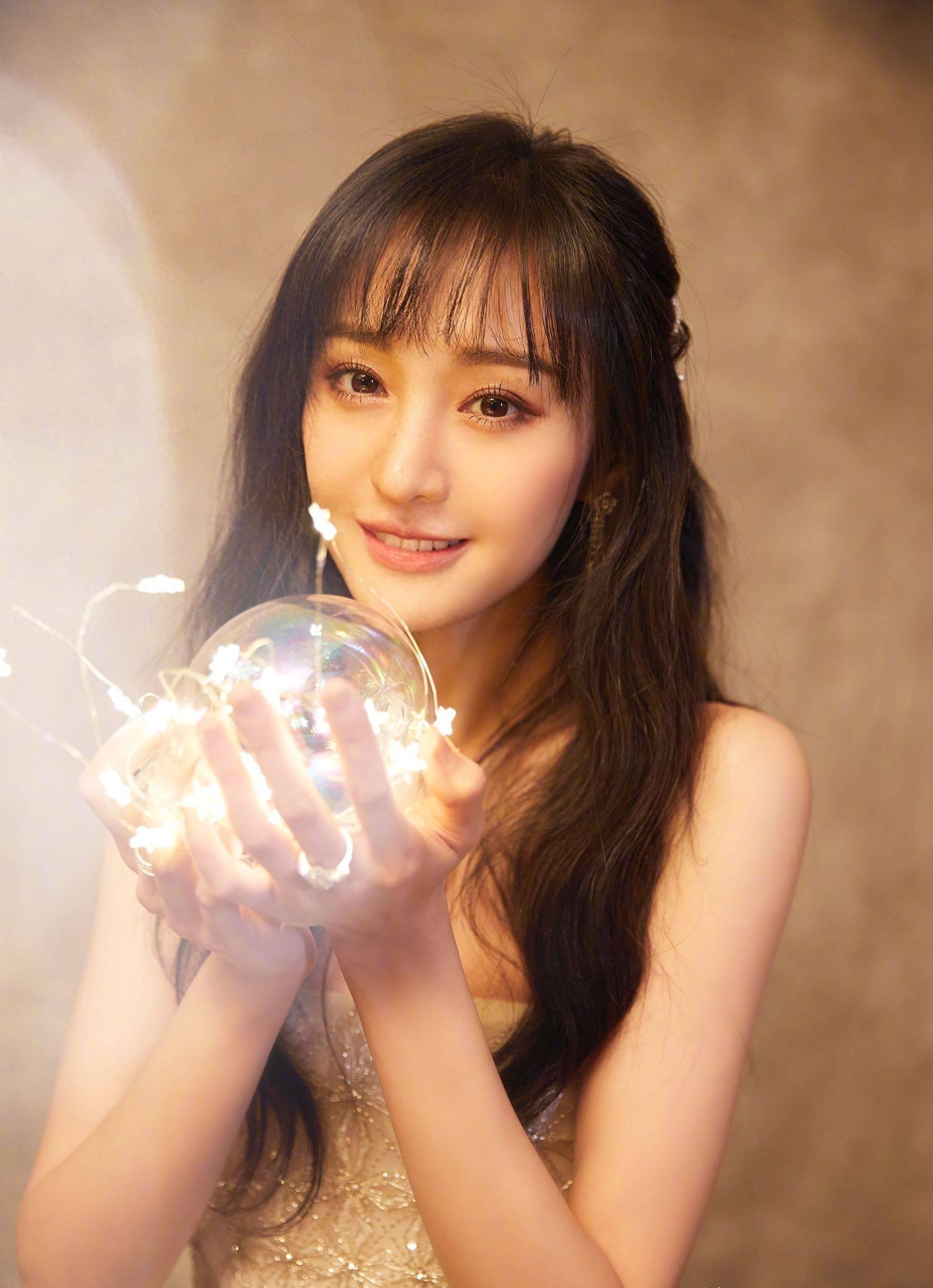 有种“整容”叫郑爽退圈:被封杀两年后,再次出现,她发胖秃头