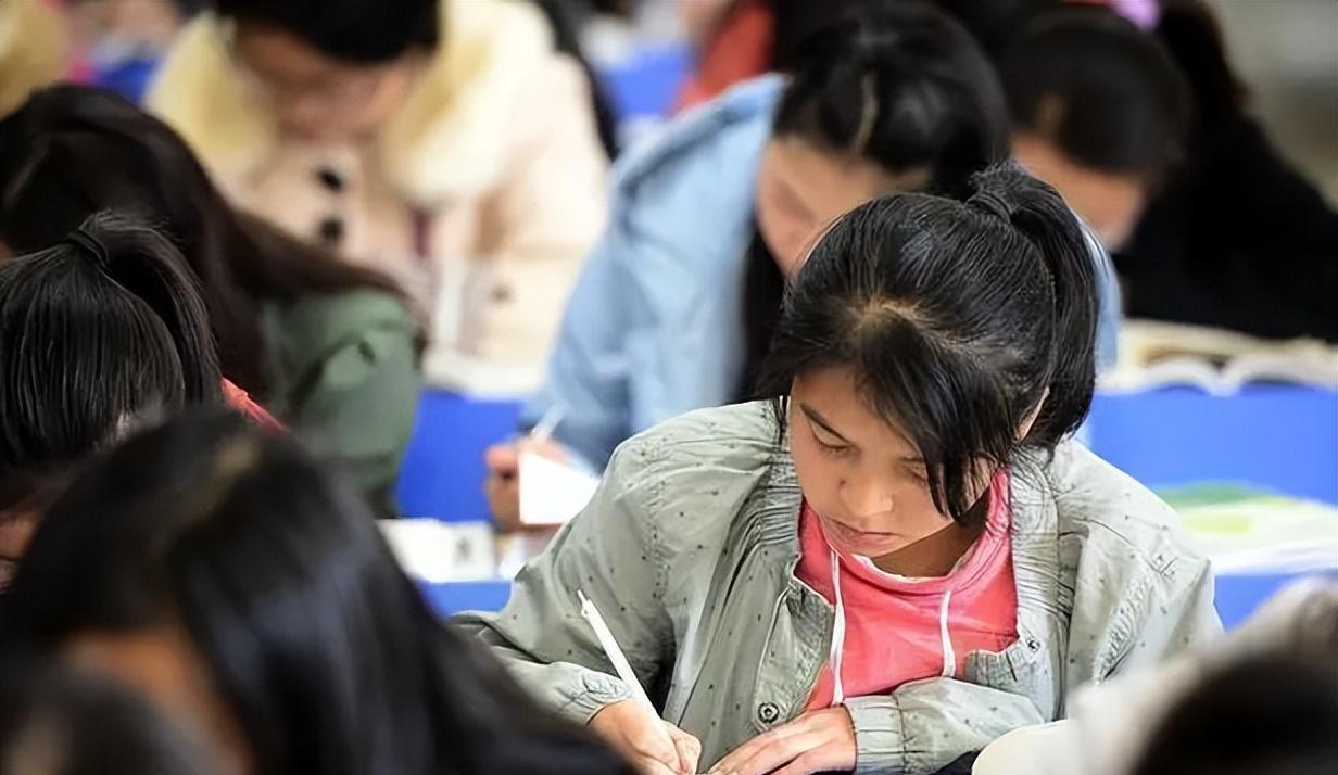 教师|越来越多中小学取消“教师编制”,铁饭碗恐被打破?家长大力支持