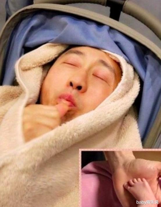 庾澄庆|同是庾澄庆的基因,伊能静的儿子和张嘉欣的儿子一对比,差距就出来了