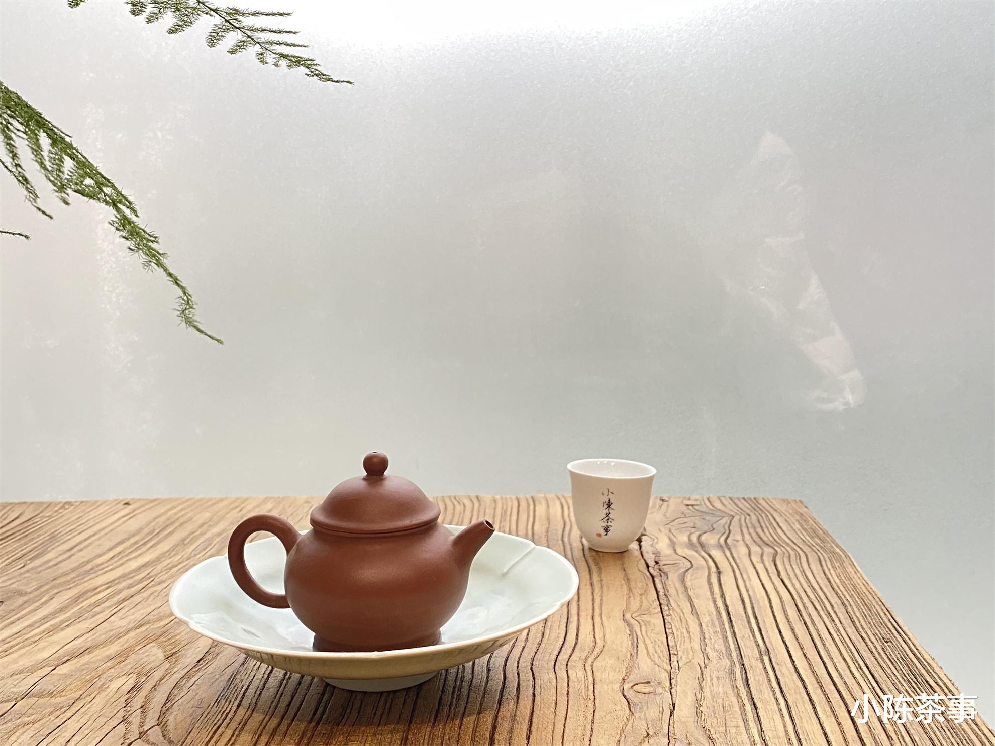几块钱的玻璃杯就能泡茶，为什么要花几万块买紫砂壶？人傻钱多？