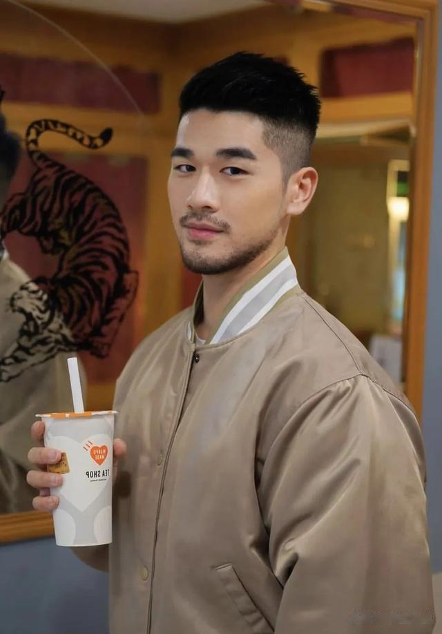 男生不要乱剪发型了,这3款发型潮流百搭,剪完不帅你打我