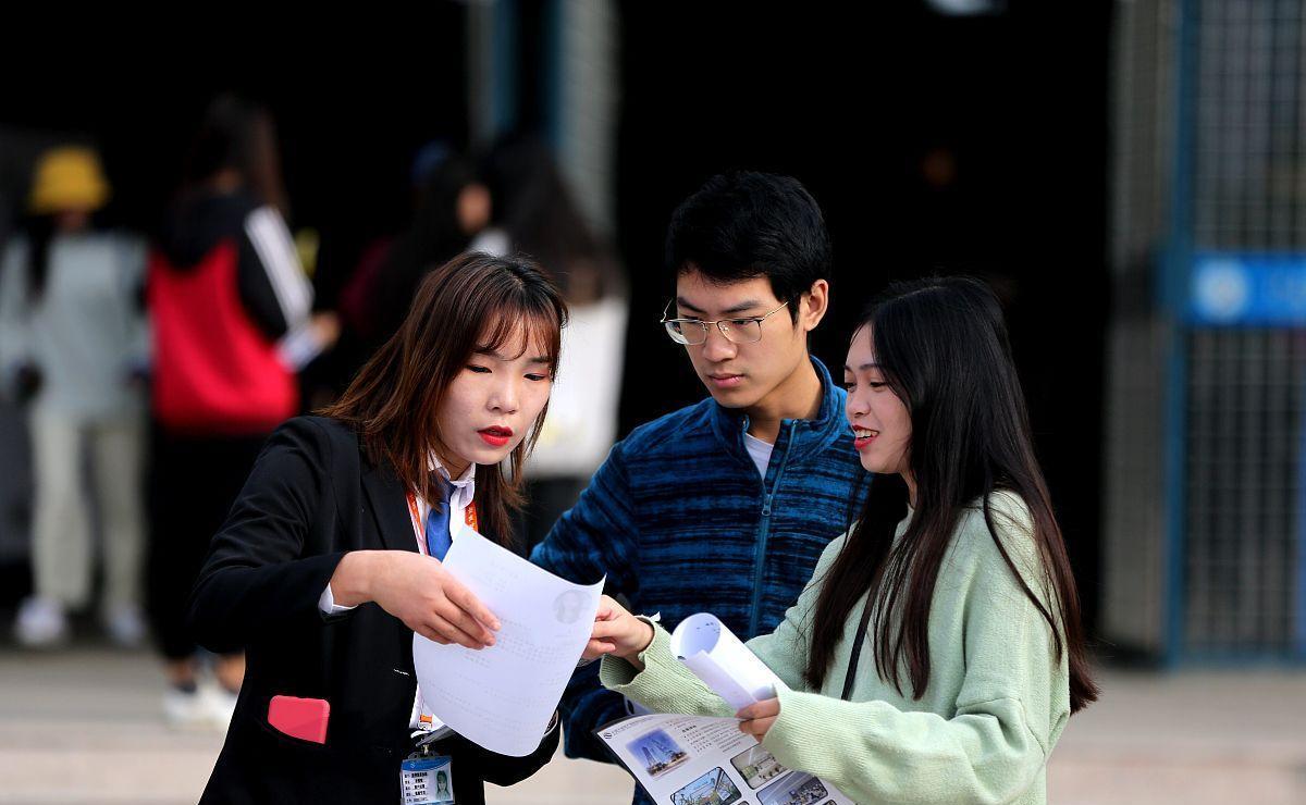 大学生|“断子绝孙式”招聘悄然流行,应届大学生别被蒙在鼓里,还偷着乐