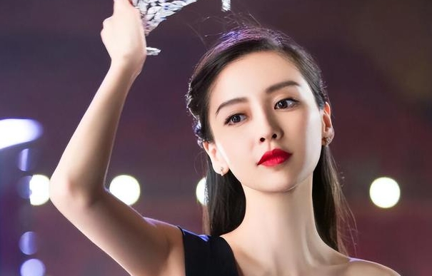 杨颖看疯马秀风波升级，遭央视除名恐被全网抵制，或已加入光明会