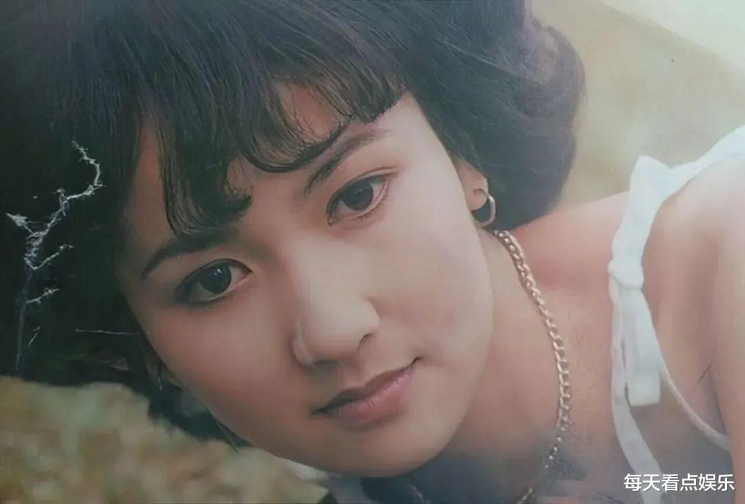 《白娘子》30年再聚首，“青蛇”老态尽显？你不知道现实里她有多惨