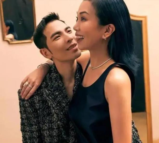 36岁萧敬腾已筹备婚礼!51岁经纪人娇妻全程操办,无视14岁年龄差