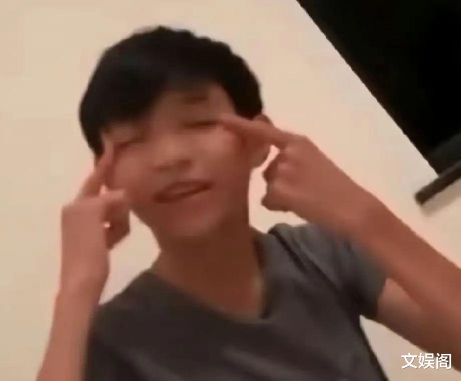 港媒曝大瓜!张智霖袁咏仪儿子深陷舆论风波,深夜道歉