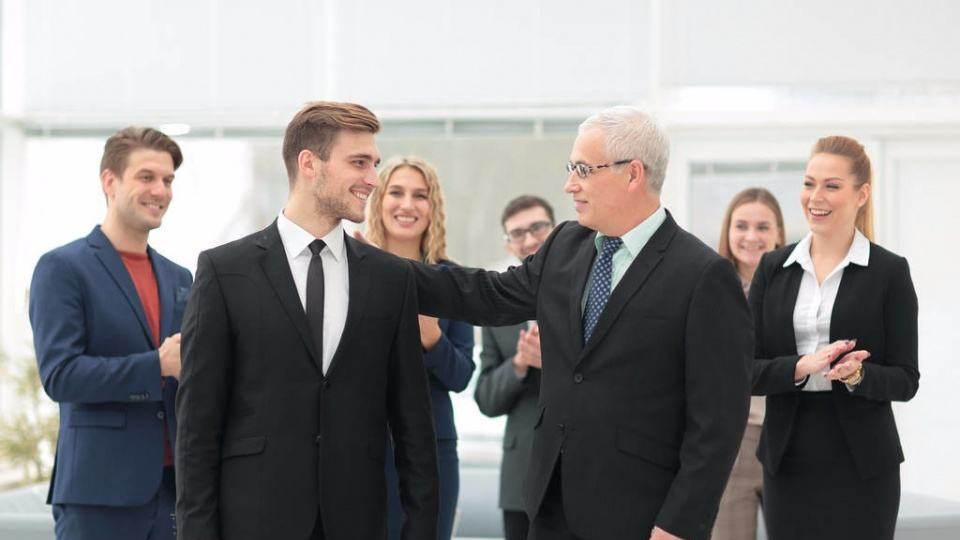 如何判断领导是否把你当成“自己人”？评估这一点就足够了