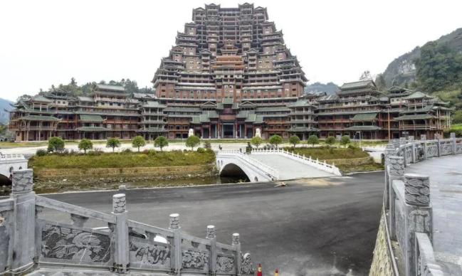 水司楼|贵州水司楼因造型怪被热议，昔日烂尾楼改为四星级酒店，怎么样了
