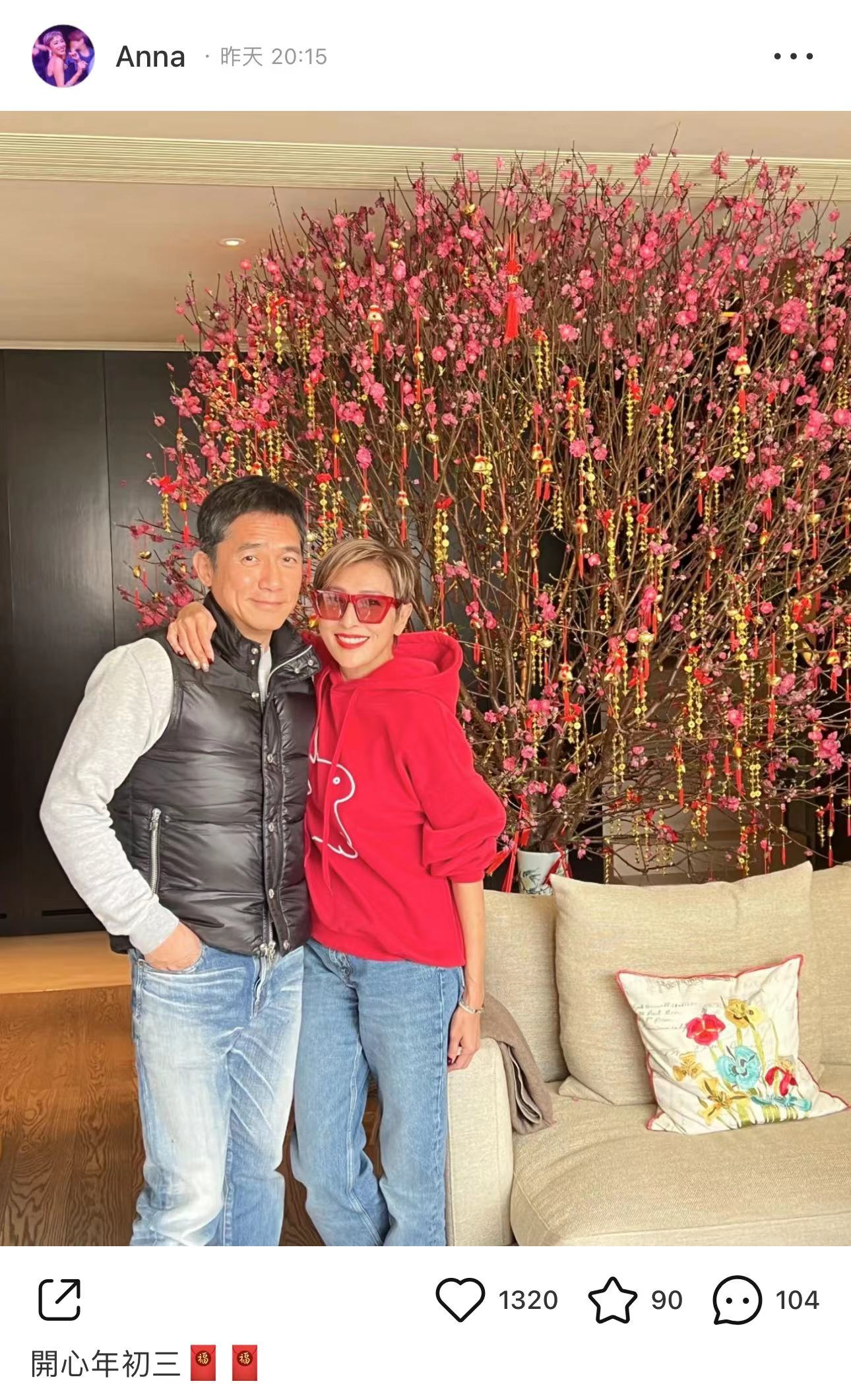 梁朝伟|梁朝伟回国头发花白变化大!与刘嘉玲秀恩爱,豪宅内2米桃树吸睛