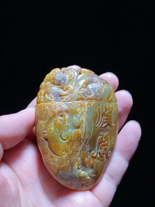 苏作 老和田玉 黄沁籽料 府上有龙 汉风