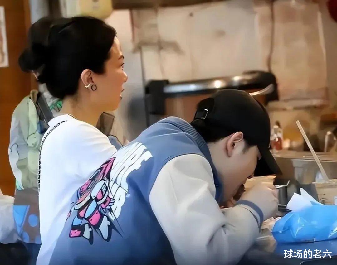 36岁萧敬腾求婚50岁经纪人！现场叫妈妈，对方曾是黑帮大哥女友