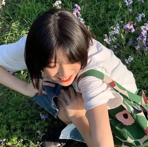 从眉头到眉尾，眉毛的颜色就应该由深到浅、由粗到细。|绣和芮心