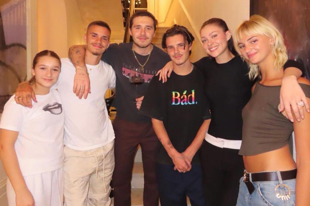 贝克汉姆爱妻分享子女们大合影,小七显发福,克鲁兹被曝正式分手