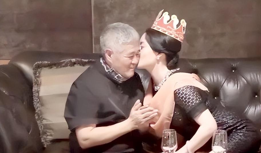 老将迟暮,晚节不保,年过六十的赵本山被徒弟指认:私生活太混乱了