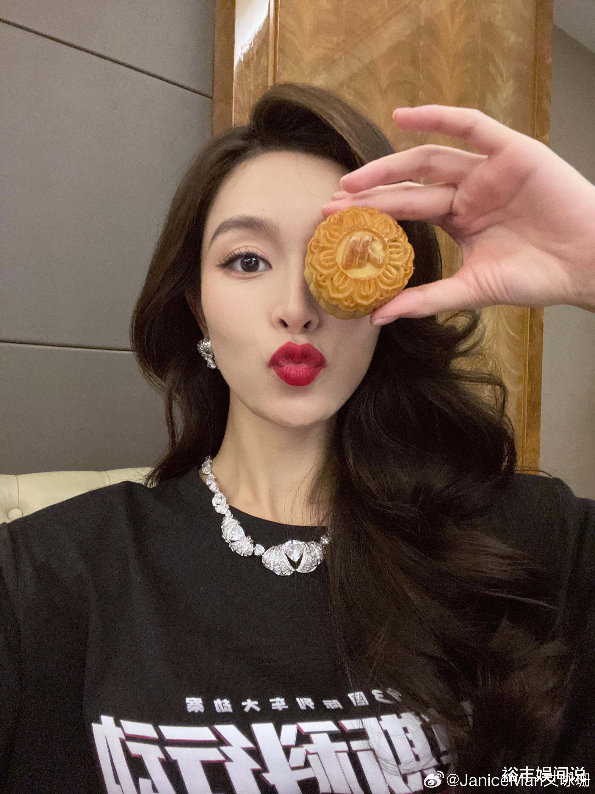 文咏珊老公新身份曝光!携伏明霞老公收购公司,曝挂号费几千元