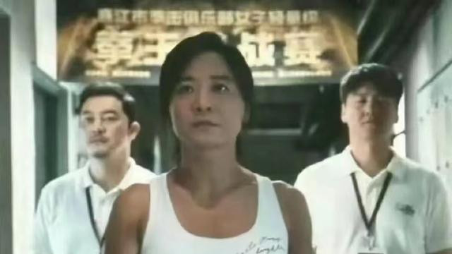 贾玲瘦身100斤正面剧照疑曝光，身材纤瘦肌肉线条明显还有腹肌！