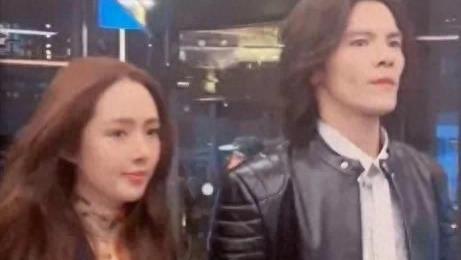 向家长子向佐凌晨激动发文，引发热议！高调晒出2分26秒的视频！