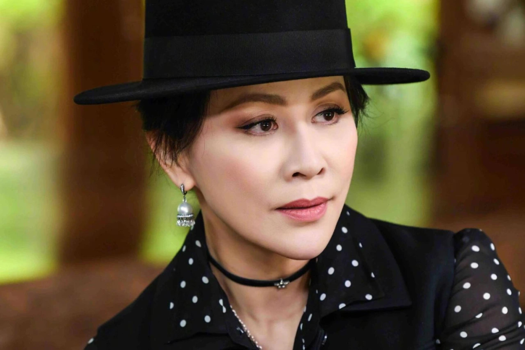 刘嘉玲|舒淇去刘嘉玲家里打麻将,中间去了趟厕所,刘嘉玲转身把马桶扔了