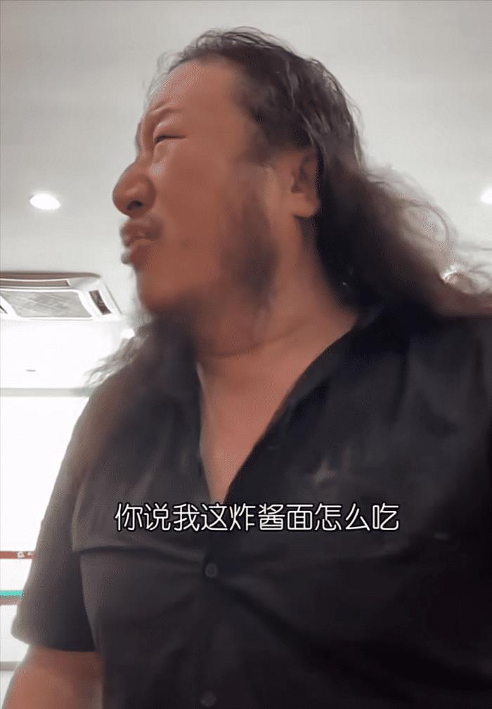 饺子|内蒙网红去北京吃炸酱面,只有面没有酱,怒斥老板:你完全可以抢