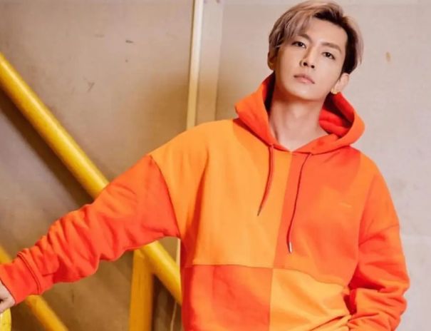 炎亚纶现身邱耀乐记者会,鞠躬向他道歉,邱耀乐全程低头激动落泪