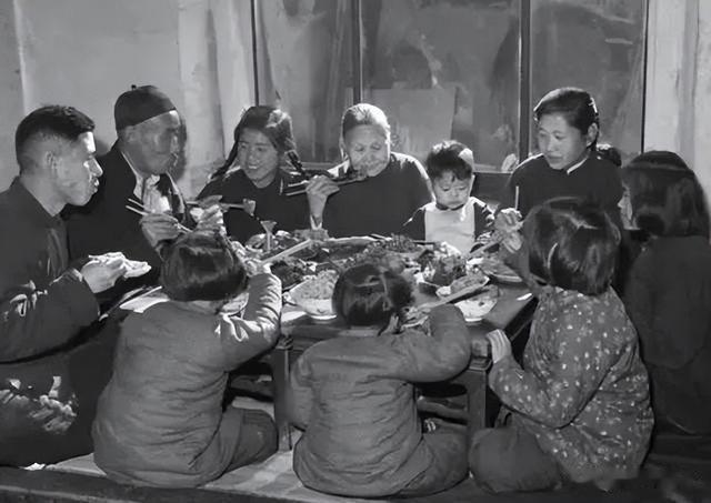 春晚|80年代的春节：春晚必不可缺，杀猪都是亲自上场，有你的记忆吗？