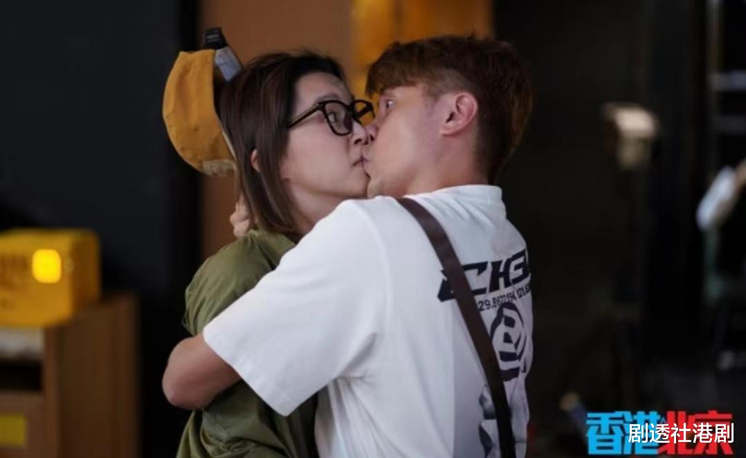 好拼!TVB小花新剧神还原火鸡姐龅牙造型,过往常被指长得像莫文蔚