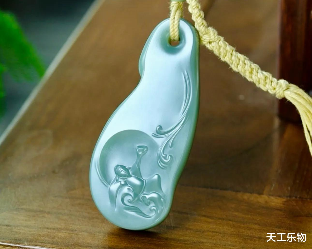 和田玉的细度顶点！沙枣青籽料浮雕“将进酒”！