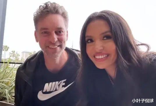 瓦妮莎海边度假,瘦了50斤身材傲人,42岁或再婚,加索尔陪在身边