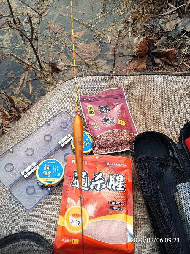 |近水楼台隔夜窝,一尾黄桑一尾鲫