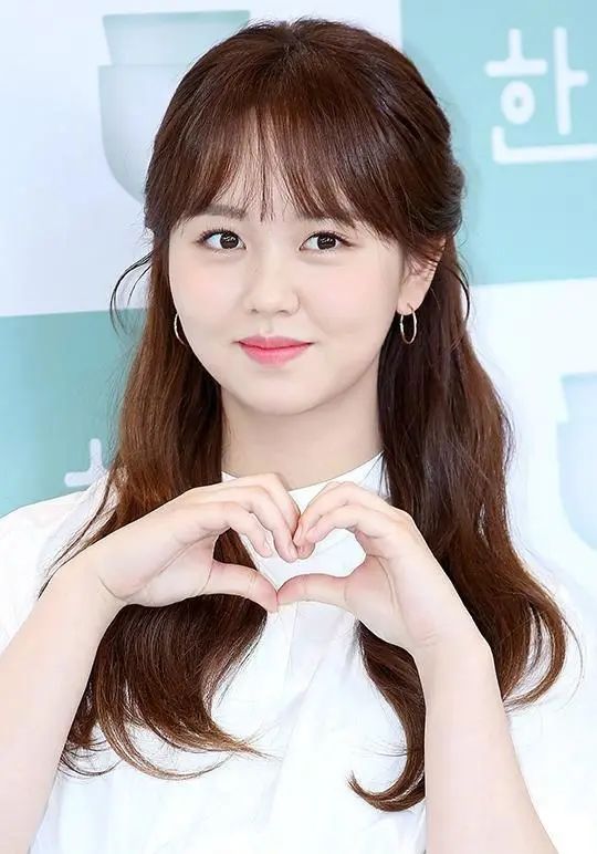 从24岁金所泫脸垮，看高颧圆肉脸为啥不能过胖or暴瘦？